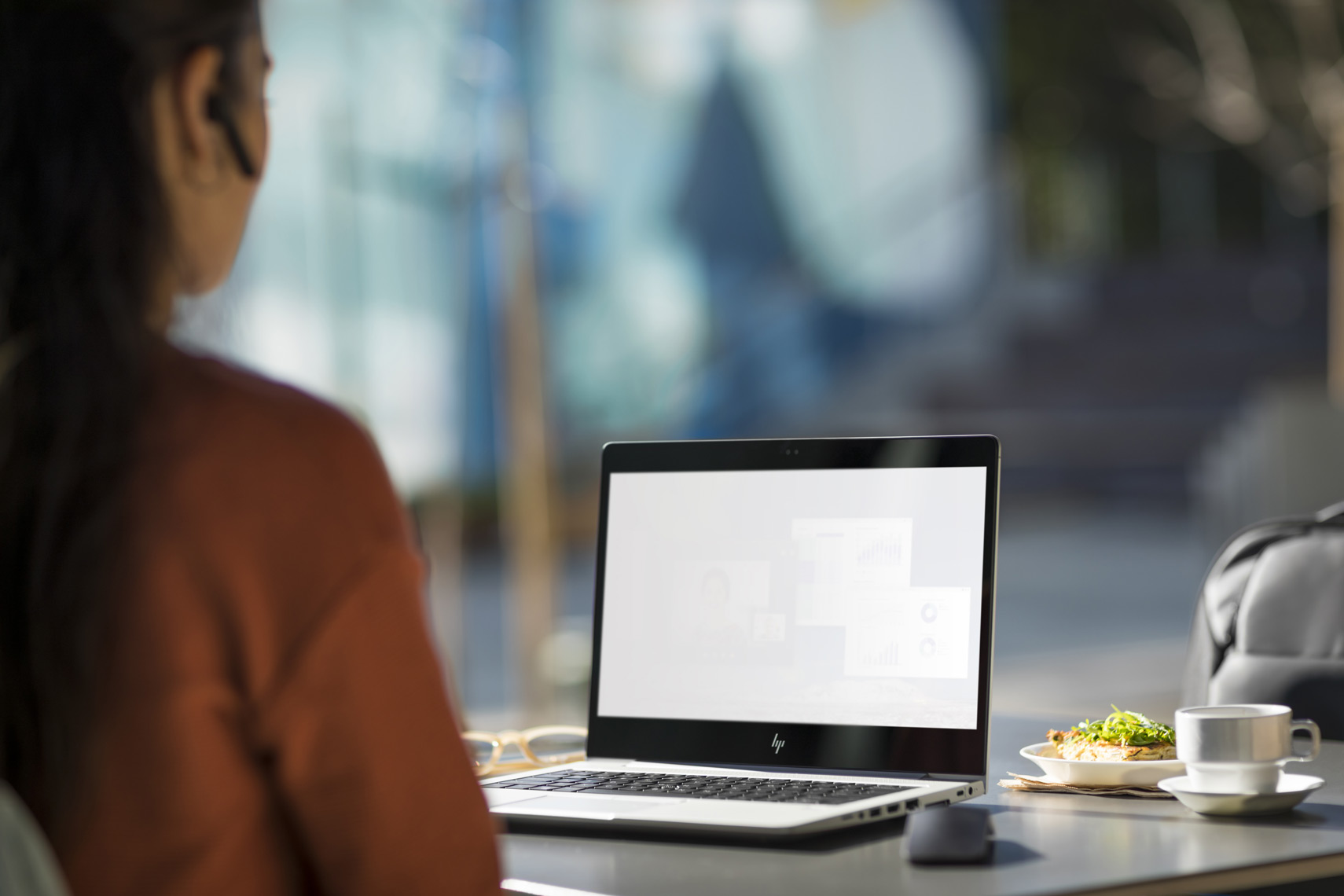 20190112_05_EliteBook735-CoffeeShop_CustomerTable_A_0628