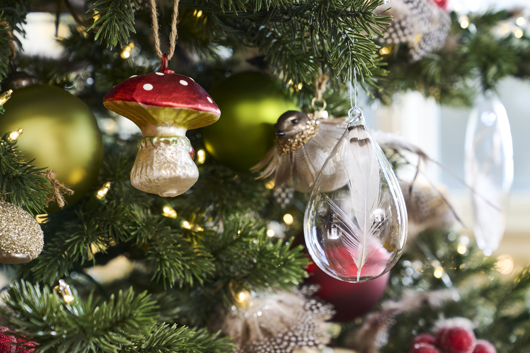 Enchanted-Woodlands-Decorated-Tree_IFC_HERO_CU1_0021